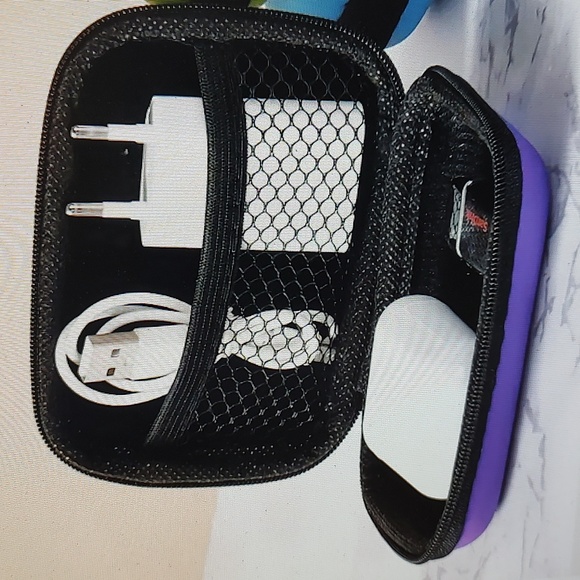 NWT MINI EARPHONES/CHARGER CASE - Picture 2 of 2